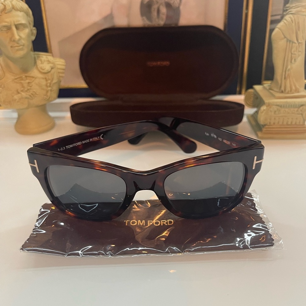 Authentic Tom Ford unisex sunglasses 🤎🤎 - Picture 7 of 8